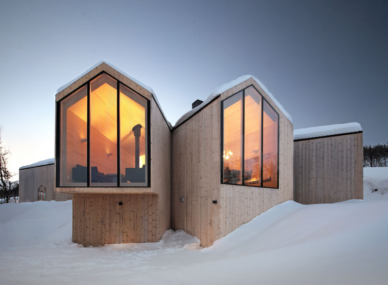 Illustration for article titled This Split-View Mountain Lodge Is the Ultimate Ski Shack